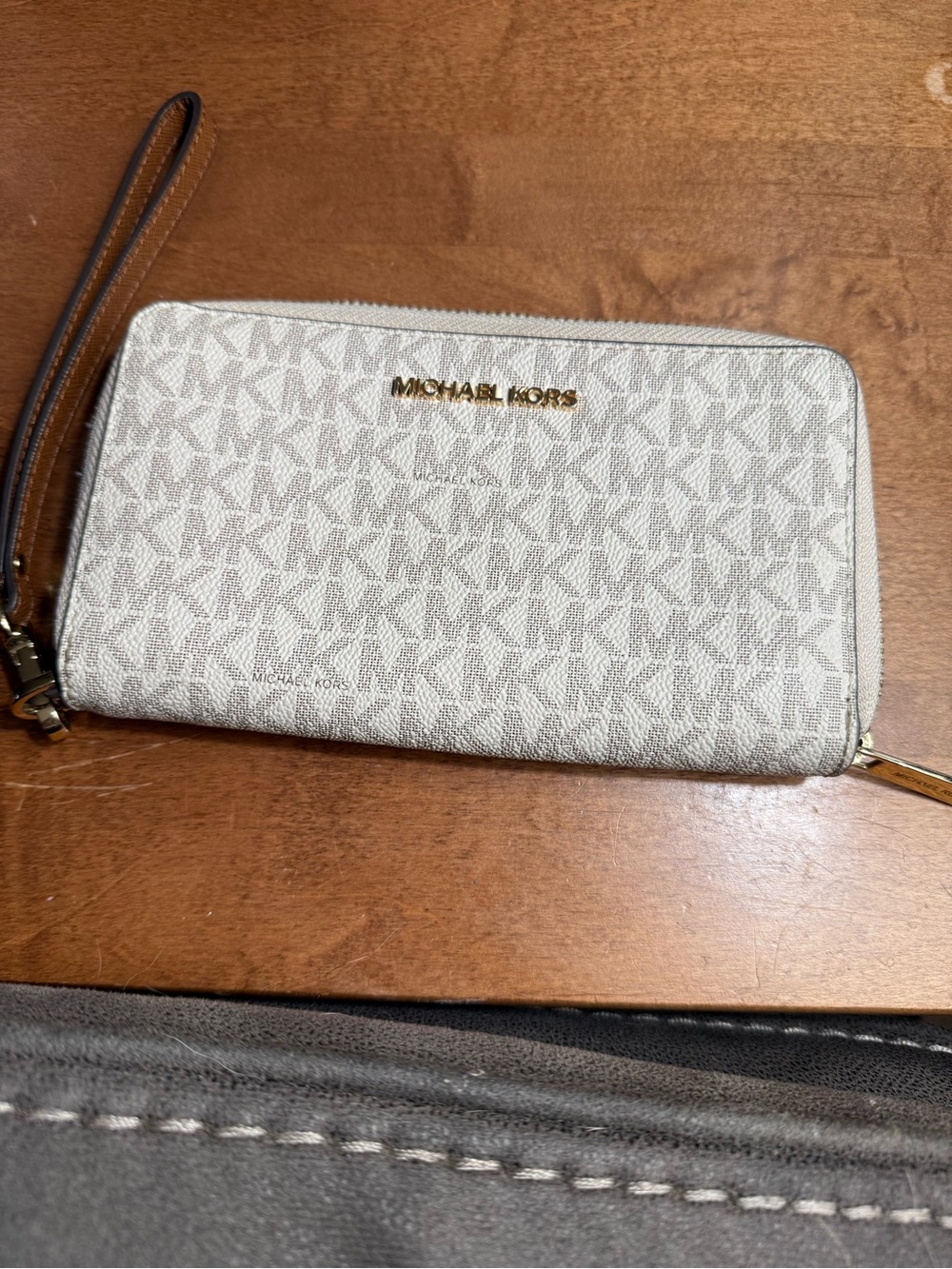 Michael Kors Cream/Beige Signature Zip Wristlet Wallet with Gold Logo